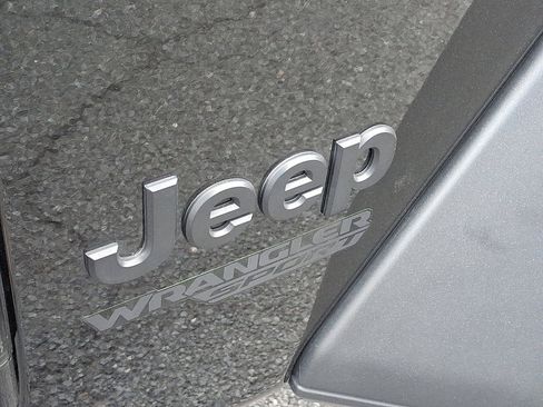 Used 2021 Jeep Wrangler Sport S image 16