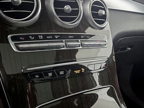 Used 2020 Mercedes-Benz GLC 300 image 27