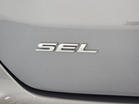 Used 2022 Ford Edge SEL w/ Sport Appearance Package image 10