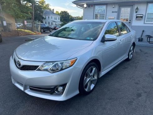 Used 2012 Toyota Camry SE FWD image 3