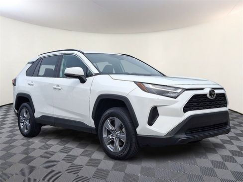 Used 2022 Toyota RAV4 XLE image 1