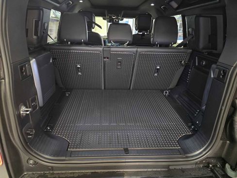 New 2026 Land Rover Defender 110 AWD/4WD image 18