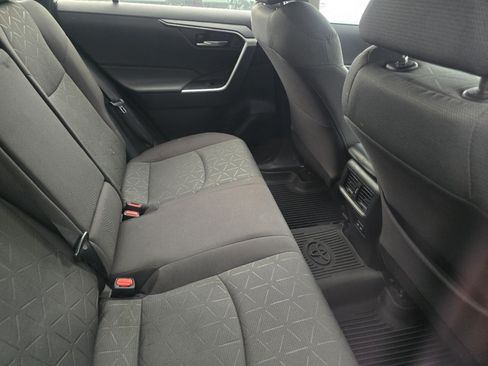 Used 2022 Toyota RAV4 XLE AWD/4WD image 12