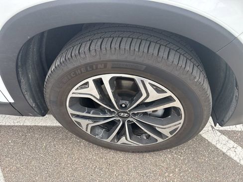 Used 2019 Hyundai Santa Fe Limited image 4