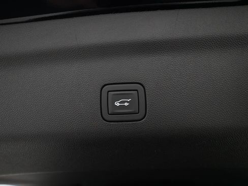 Used 2024 GMC Yukon SLT w/ SLT Luxury Package AWD/4WD image 15