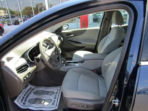 Used 2020 Chevrolet Malibu LT FWD image 9