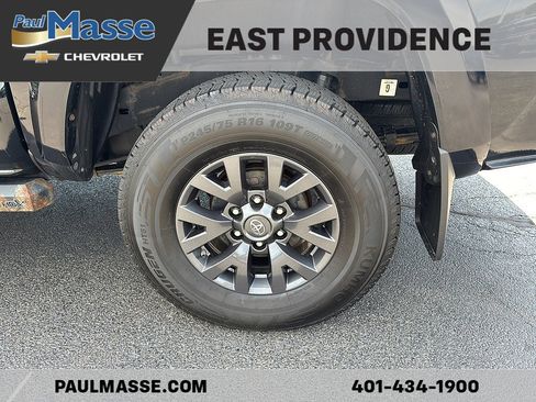 Used 2020 Toyota Tacoma SR5 AWD/4WD image 8