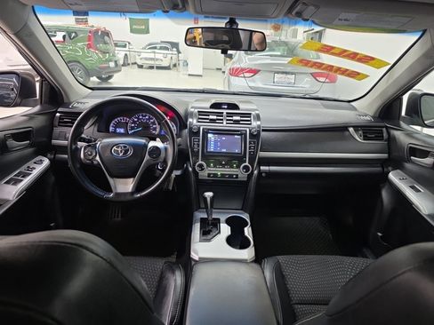 Used 2012 Toyota Camry SE FWD image 10