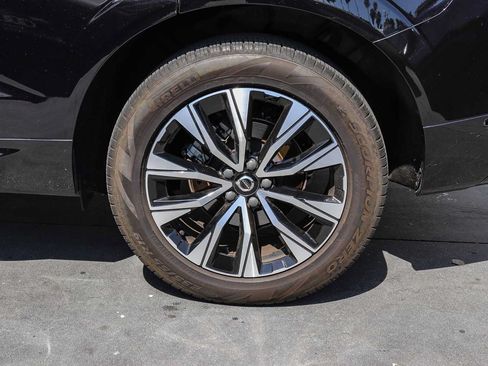 Used 2024 Volvo XC60 B5 Plus AWD/4WD image 10