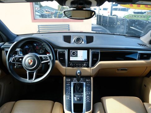 Used 2017 Porsche Macan image 22