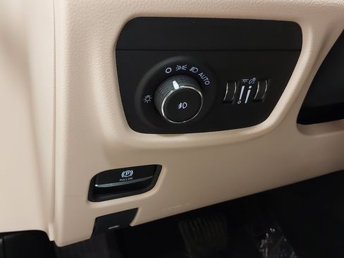 Used 2025 Jeep Grand Cherokee L Limited w/ Luxury Tech Group II AWD/4WD image 31