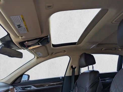 Used 2020 BMW 740i w/ Premium Package image 22