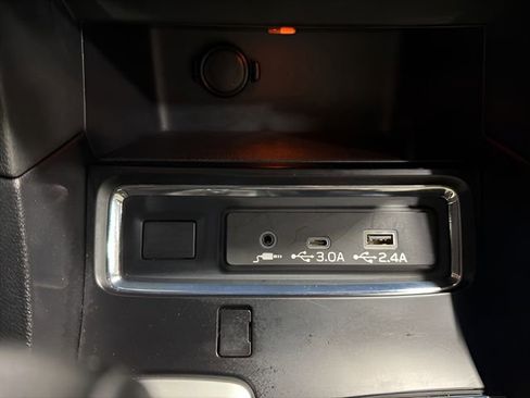 Used 2024 Subaru Ascent Premium w/ Convenience Package image 22