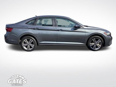 Used 2024 Volkswagen Jetta SE FWD image 10