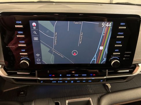 Used 2022 Toyota Sienna XSE image 11