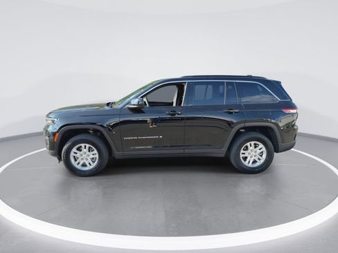 Used 2025 Jeep Grand Cherokee Laredo w/ Luxury Tech Group I RWD image 5
