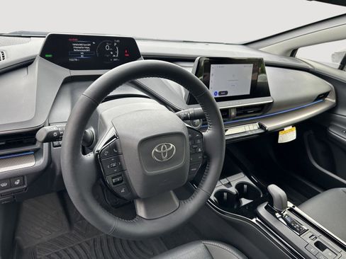 Used 2025 Toyota Prius XLE FWD image 10