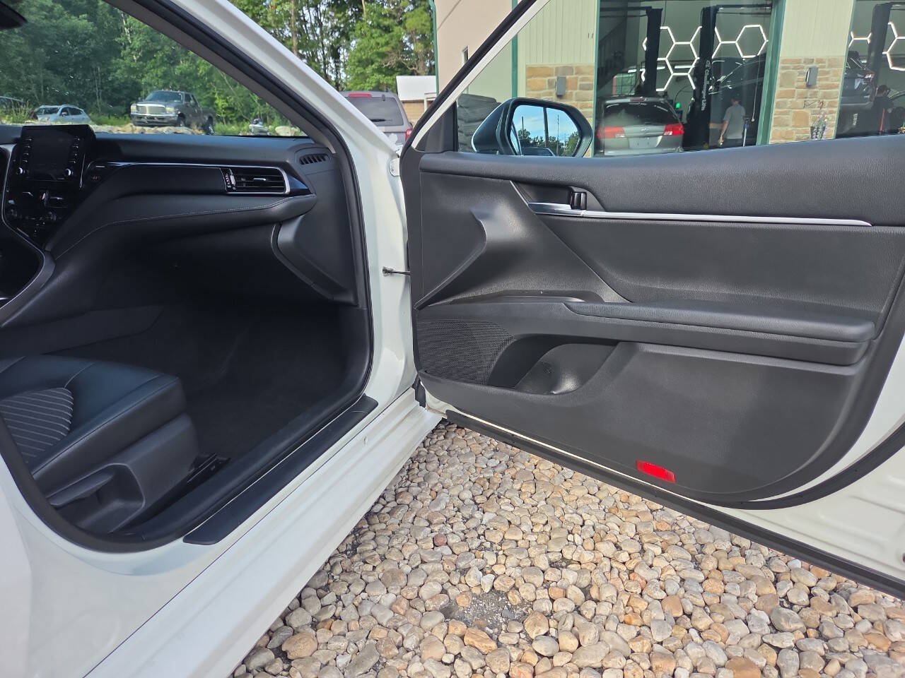 Used 2022 Toyota Camry SE FWD image 22