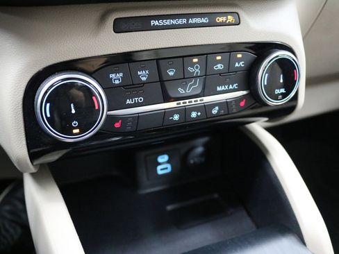 Used 2022 Ford Escape SEL image 25