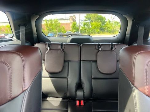 Used 2024 Ford Explorer Platinum w/ Technology Package AWD/4WD image 19
