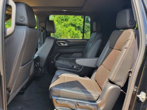 Used 2023 Chevrolet Suburban High Country AWD/4WD image 40