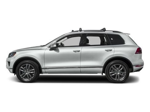 Used 2016 Volkswagen Touareg VR6 AWD/4WD image 3