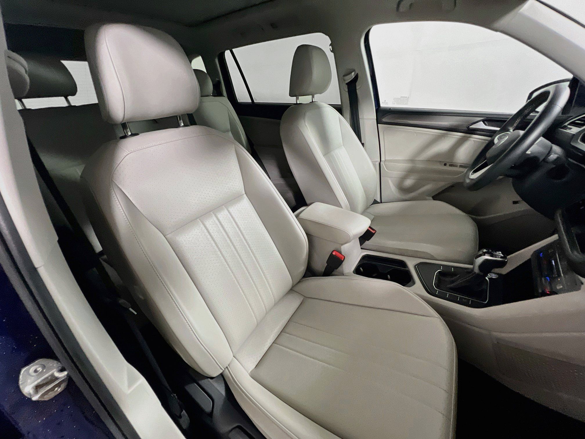 Used 2024 Volkswagen Tiguan SE FWD image 30
