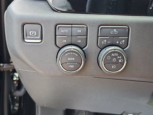 Used 2024 Chevrolet Silverado 1500 RST w/ Z71 Off-Road Package AWD/4WD image 29