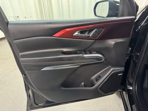 Used 2025 Chevrolet Traverse RS image 11