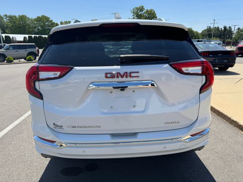 Used 2023 GMC Terrain Denali w/ Denali Premium Package AWD/4WD image 7