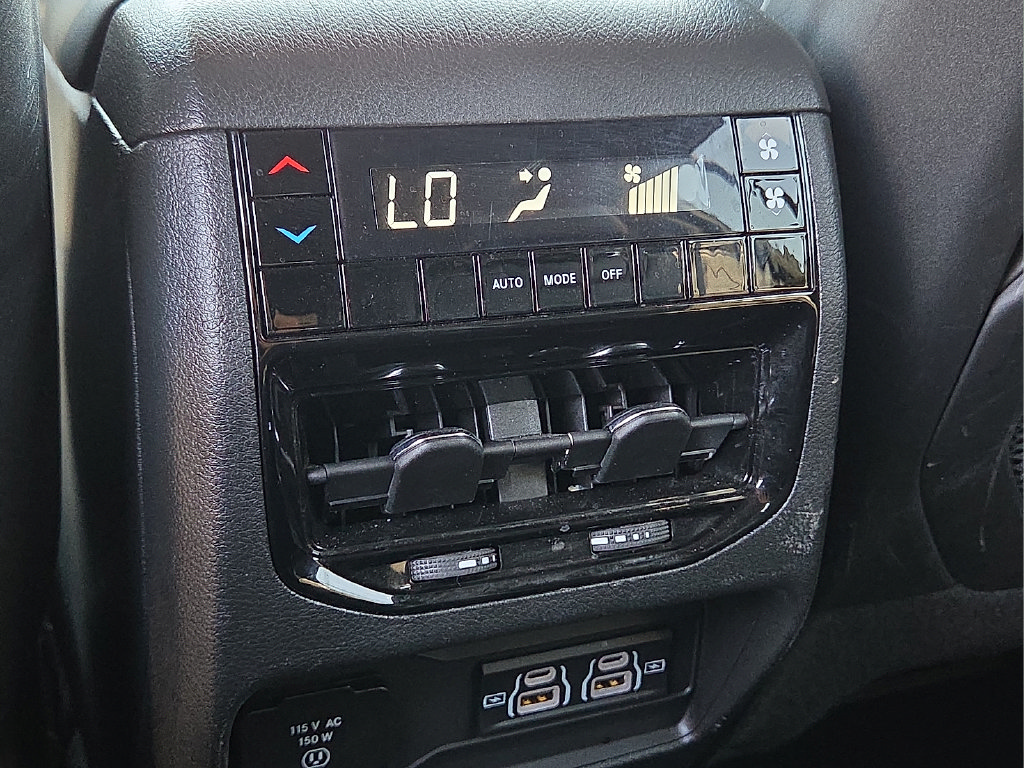 Used 2024 Jeep Grand Cherokee L Laredo RWD image 15