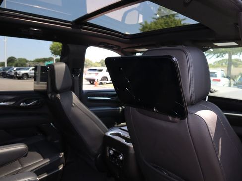 Used 2021 GMC Yukon Denali w/ Denali Ultimate Package AWD/4WD image 30