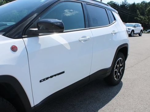 Used 2025 Jeep Compass Trailhawk w/ Trailhawk Elite Group AWD/4WD image 46