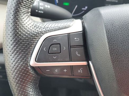 Used 2024 Toyota Sienna LE FWD image 23