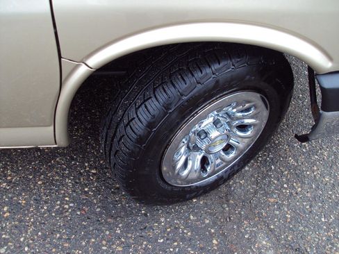 Used 2011 Chevrolet Express 1500 LT w/ LT Preferred Equipment Group image 34