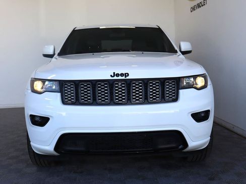 Used 2021 Jeep Grand Cherokee Laredo X RWD image 2