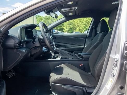 Certified 2025 Hyundai Elantra Sport FWD image 11