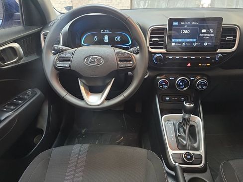 Used 2025 Hyundai Venue SEL image 14