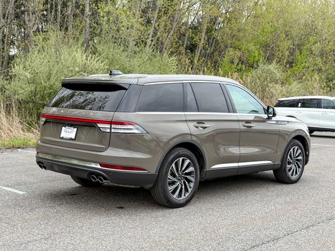 Used 2025 Lincoln Aviator AWD w/ Equipment Group 101A image 6