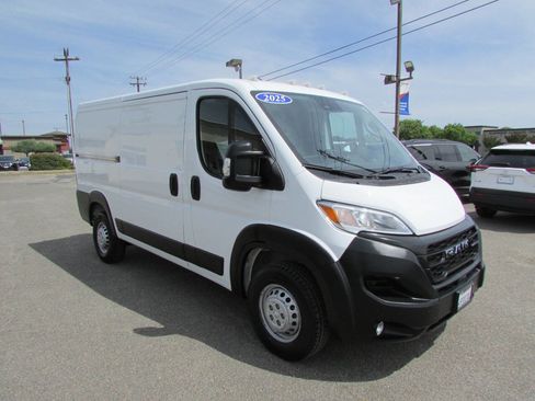Used 2025 RAM ProMaster 2500 w/ Convenience Group FWD image 2