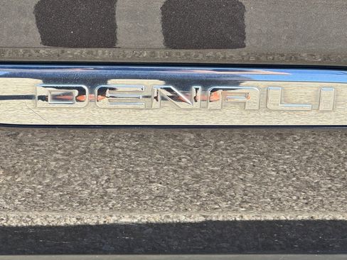 Used 2017 GMC Acadia Denali image 9