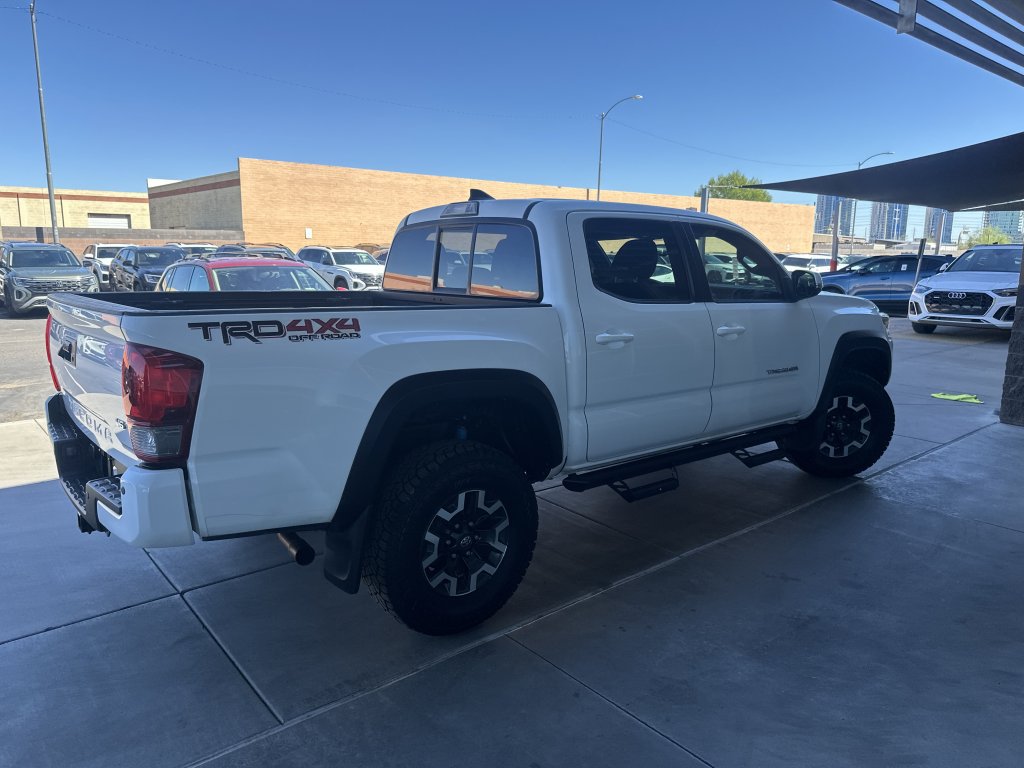 Used 2016 Toyota Tacoma TRD Off-Road w/ Premium & Technology Package AWD/4WD image 3