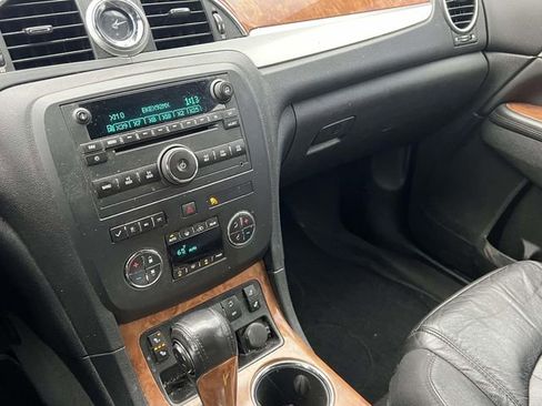 Used 2011 Buick Enclave CXL image 31