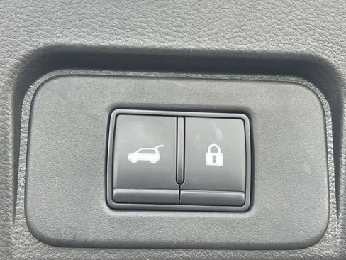 Used 2023 Nissan Rogue SV w/ SV Premium B Package FWD image 11