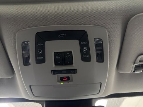 Used 2024 Toyota Sienna XLE image 35