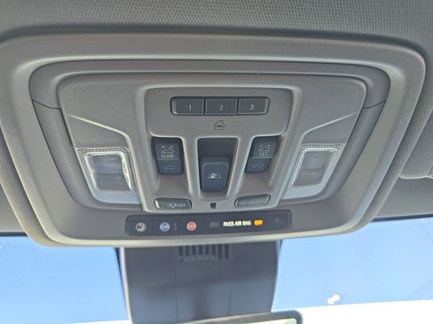 Used 2022 Chevrolet Silverado 1500 LTZ w/ Technology Package image 34