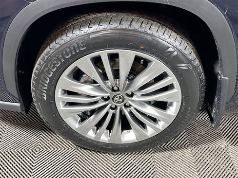 Used 2026 Toyota Highlander Platinum image 25