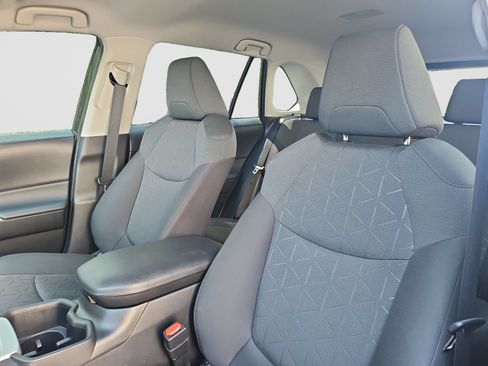 Used 2023 Toyota RAV4 XLE FWD image 17