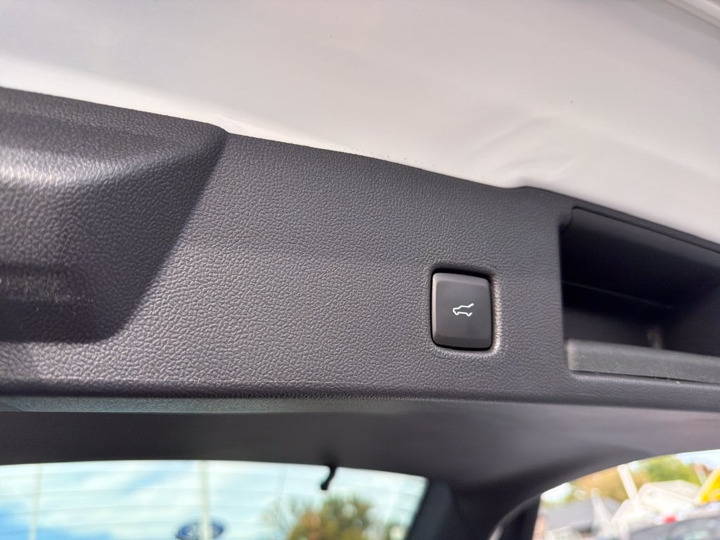 Used 2025 Ford Escape ST-Line w/ Tech Pack #1 FWD image 11