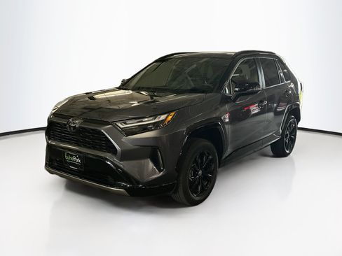 Used 2025 Toyota RAV4 XSE AWD/4WD image 3